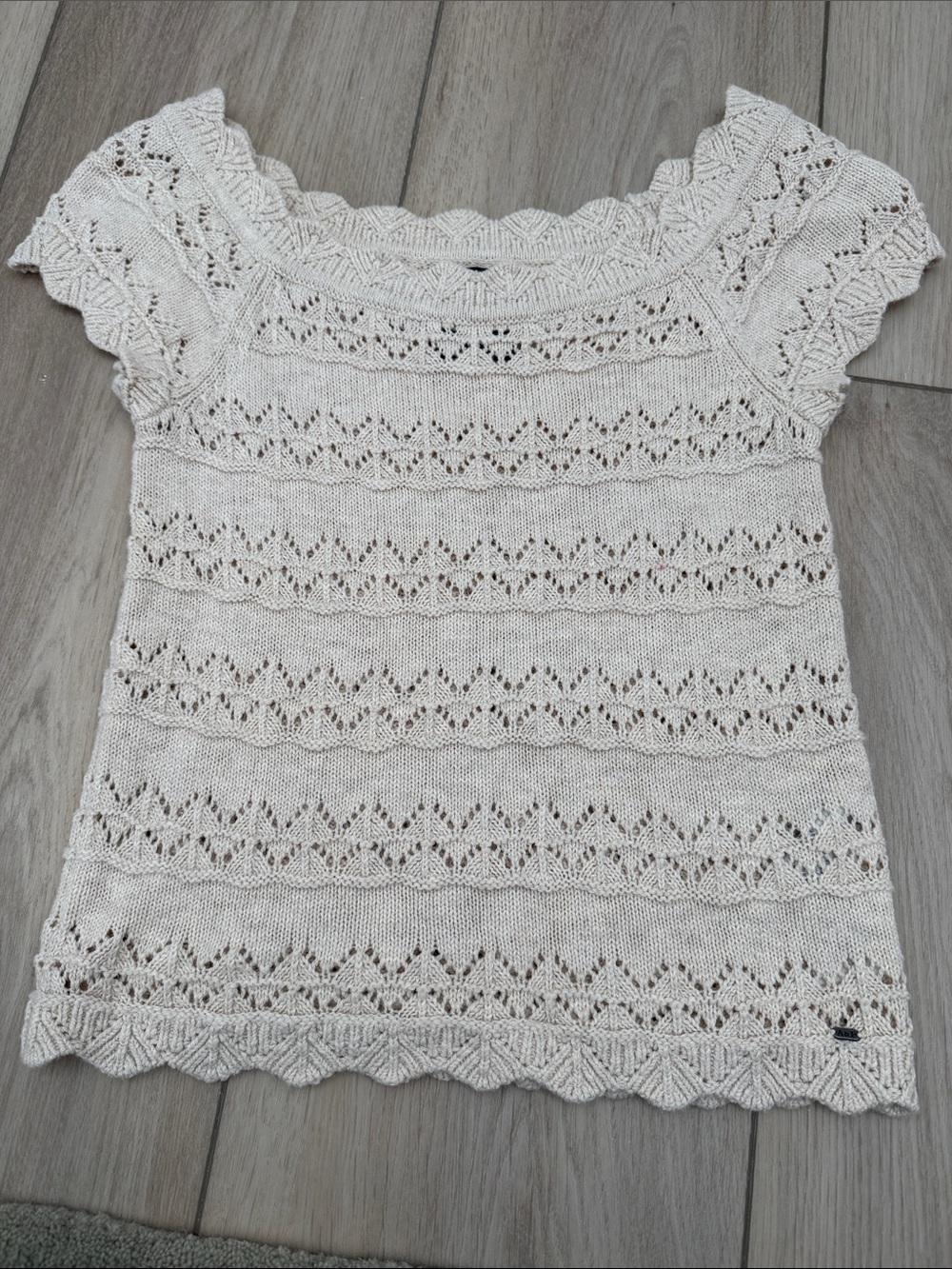 Abercrombie & Fitch
Beige knit top
Size M